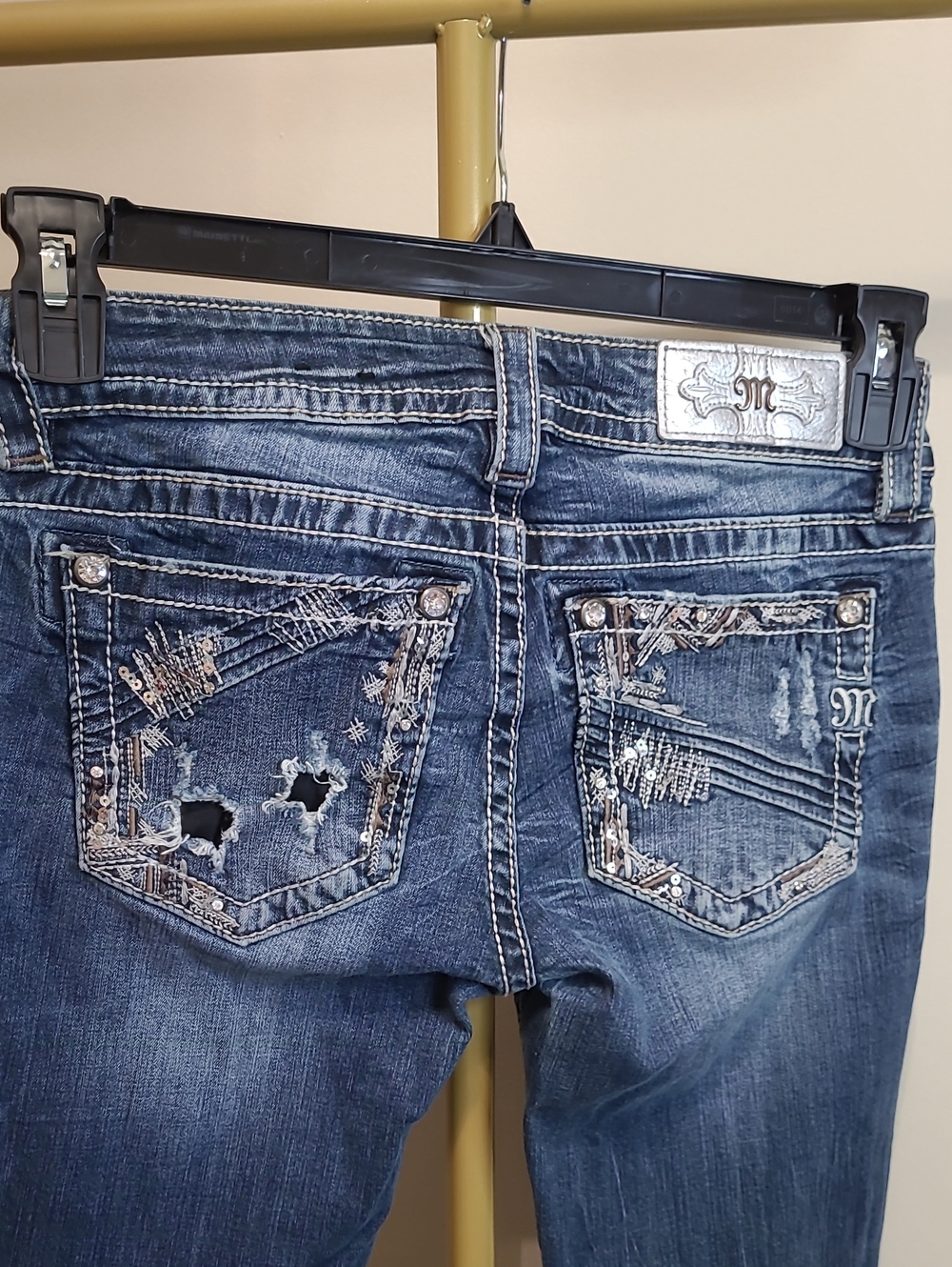 Miss Me Signature Boot Jeans size 27. Inseam measures approximately 35 inches.